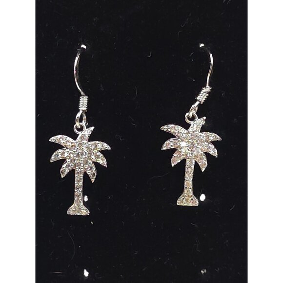 Set Of 2 Nature-Inspired Earrings: Floral Clip-On & Palm Tree Drop Style - Picture 3 of 10